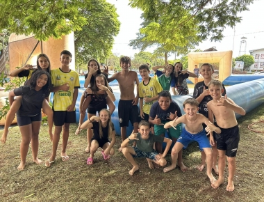 Centenas de crianças e adolescentes se divertem no projeto Colônia de Férias